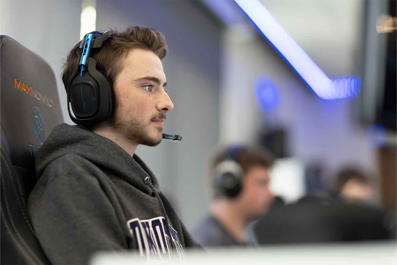 DSU student playing esports.
